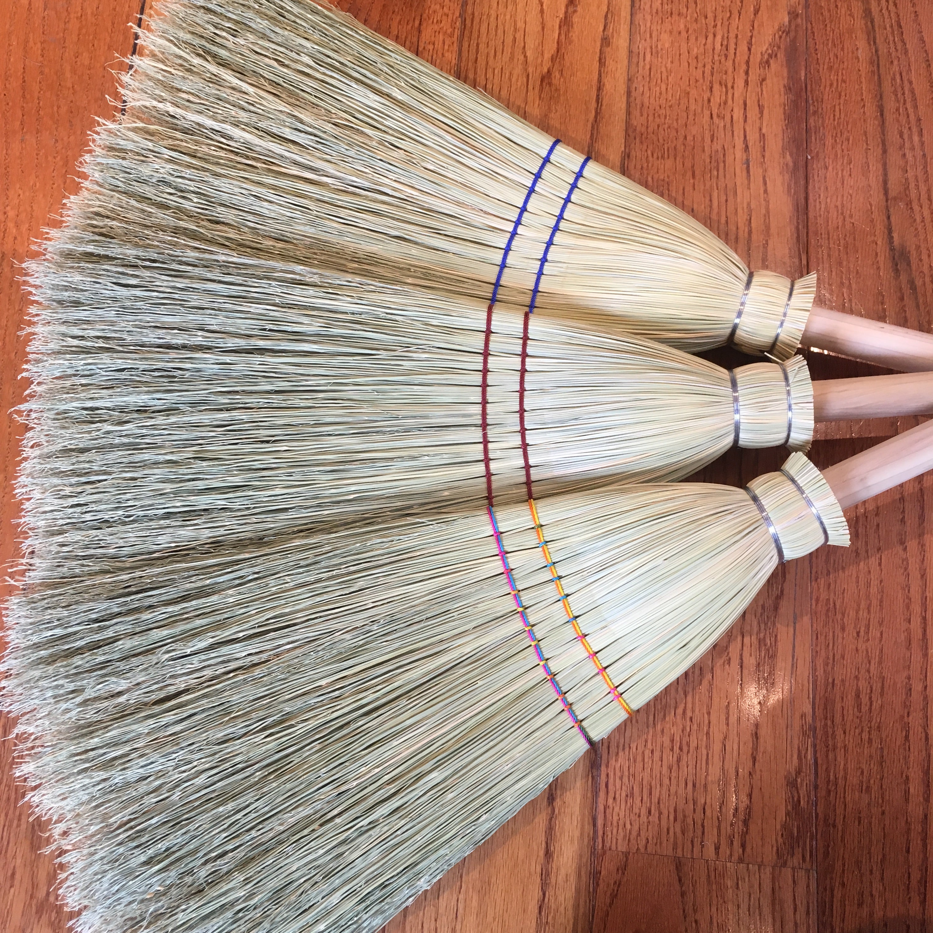 Handgefertigter Besen Aus Broomcorn – Traditioneller Feuerplatzbesen, Für Drinnen & Draußen